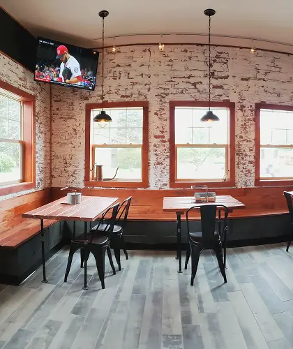 eepas pizzeria inside table view